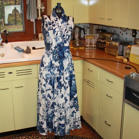 Outback Red Flowered Dress - Picture 3 of 8